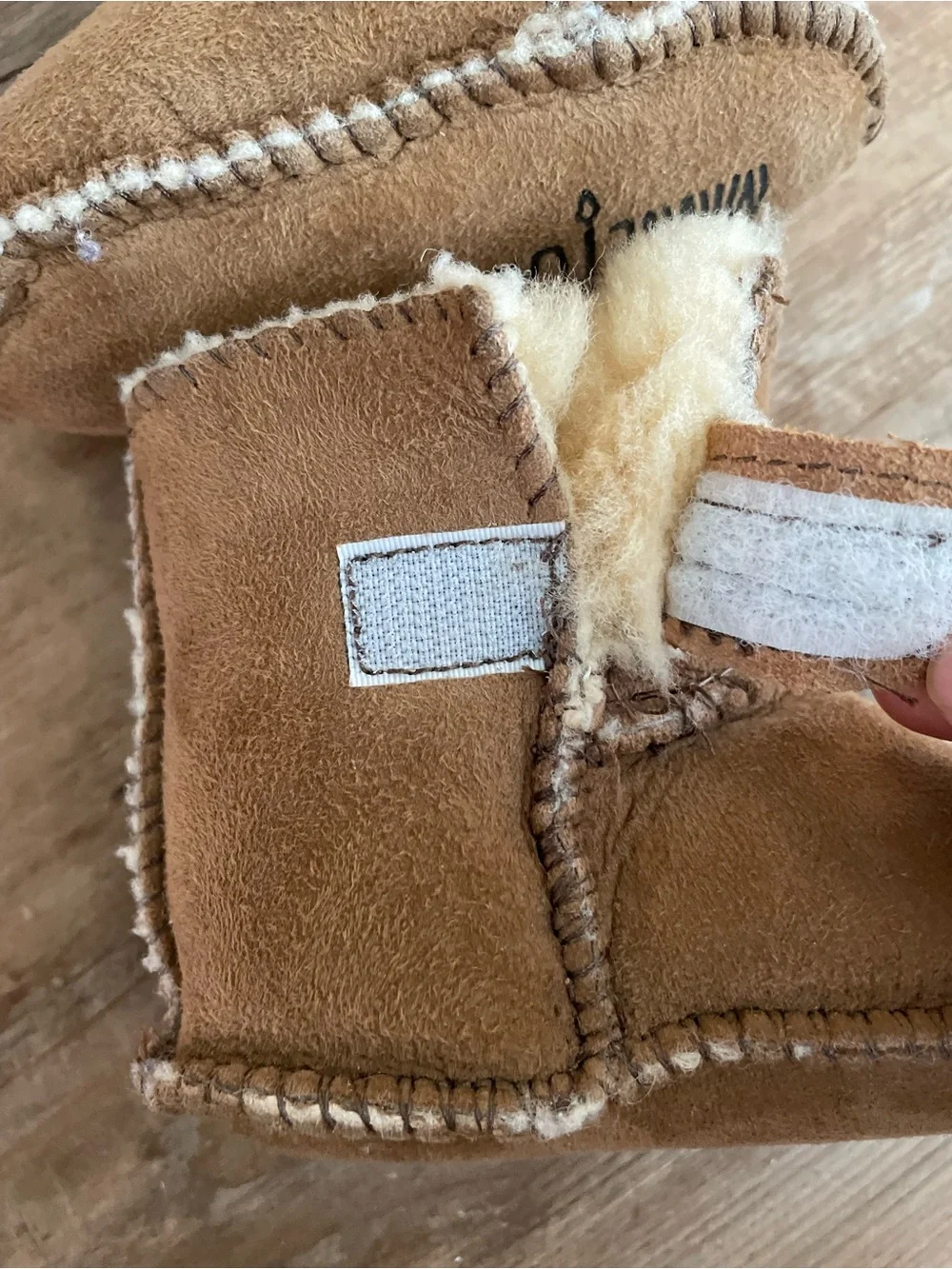 Minnetonka: Sheepskin Baby/Infant Booties